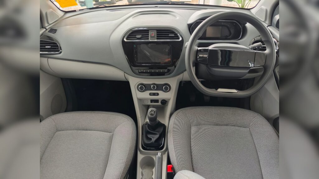 TATA TIAGO INTERIOR1
