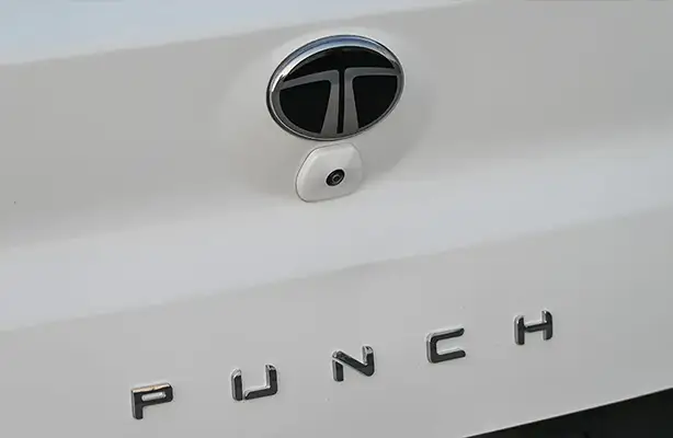 Reverse Camera with Dynamic Guidelines